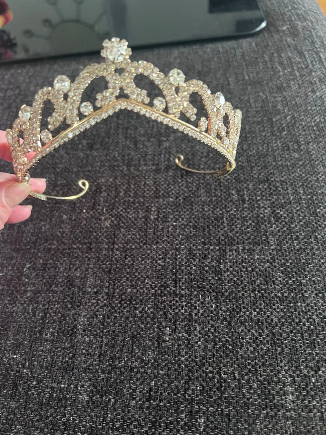 Glittrig tiara i guld och silver - 2