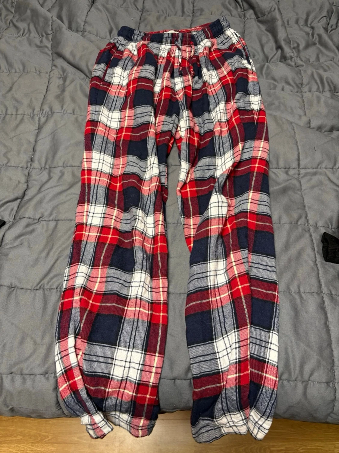 Rödblå rutiga byxor i bomull