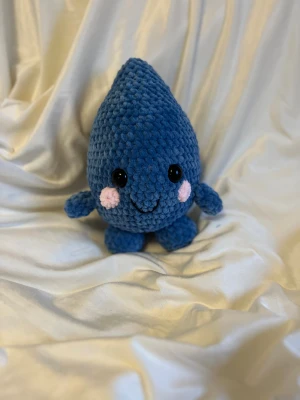 Virkad vattendroppe - OBS detta är en beställning så köp ej om det inte är din! Den är ca 24 cm hög ❤️