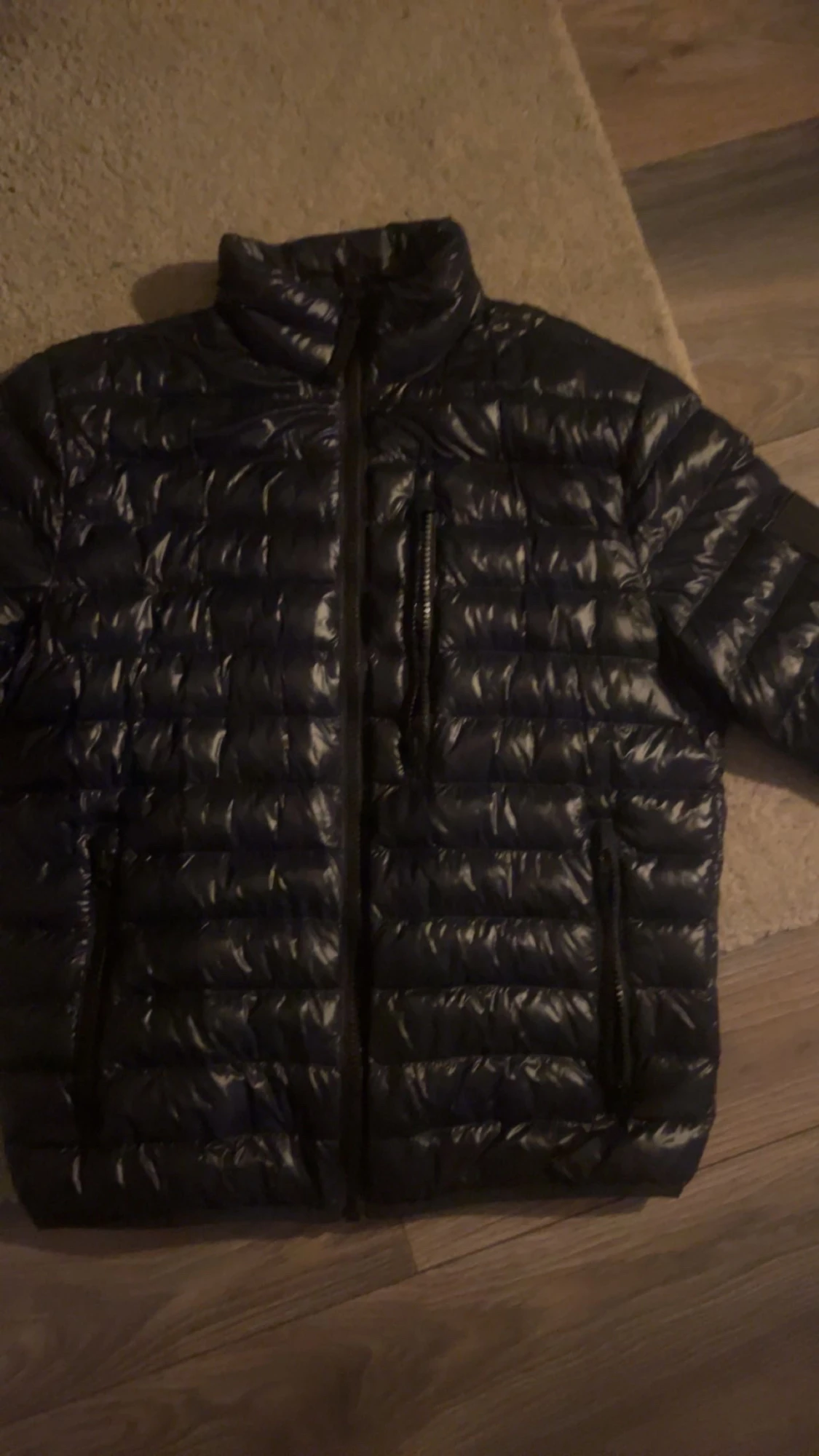 Mörkblå peak performance pufferjacka med dragkedjor - 1