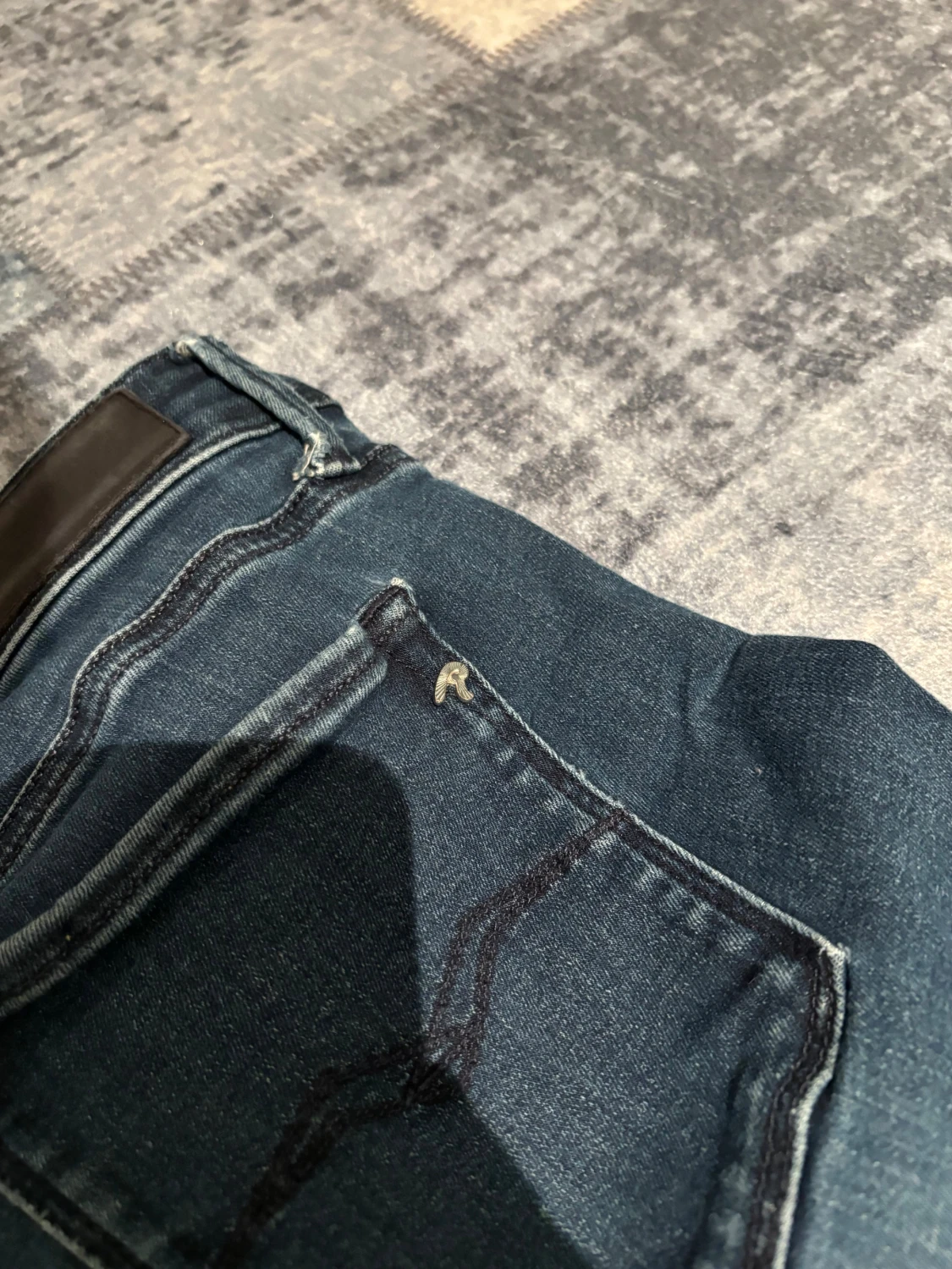 Mörkblå Replay jeans - 4