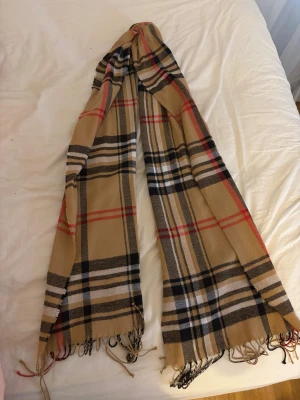 Halsduk - Ny och oanvänd