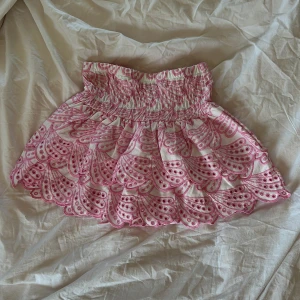 Kjol - Denna rosa kjol köptes ungefär för en månad sedan, på Kappahl, men har inte kommit till användning! Nypris ligger på 299 men säljer för 199💐