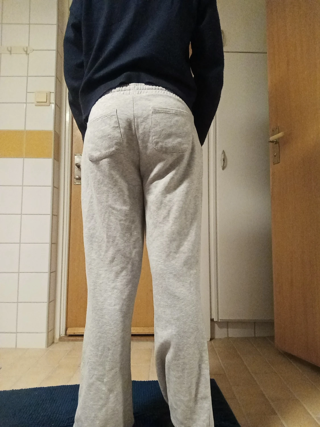 Grå low waist varmamjukisbyxor med vida ben - 1