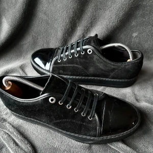 Lanvin skor - Lanvin skor | originalstorlek 9/43 men sitter mer som 44, fråga om innermått vid osäkerhet | ingår: endast skorna 