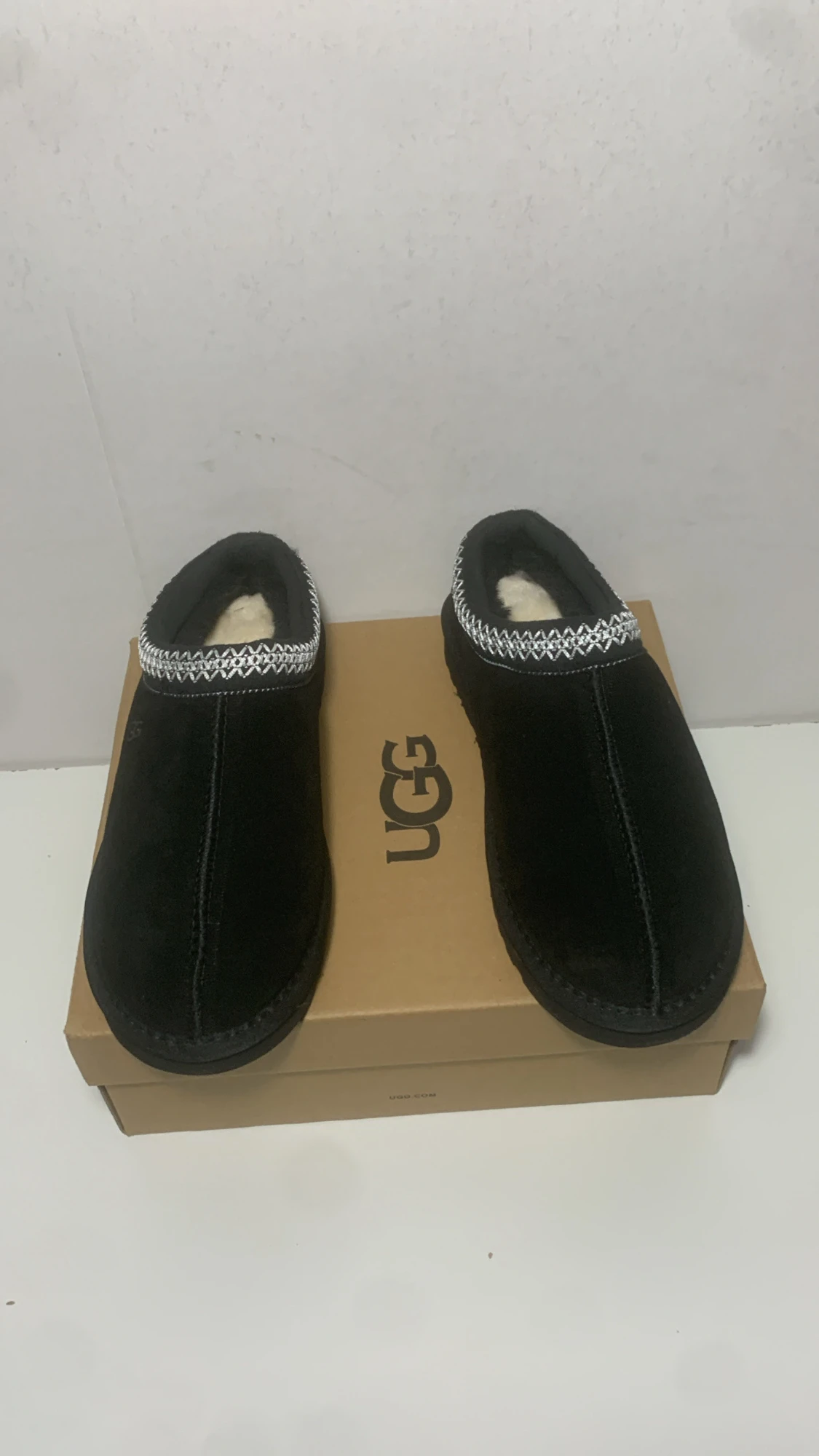Svarta UGG slip-in mockatofflor