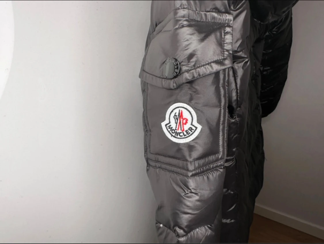 Svart Moncler pufferjacka med huva - 3