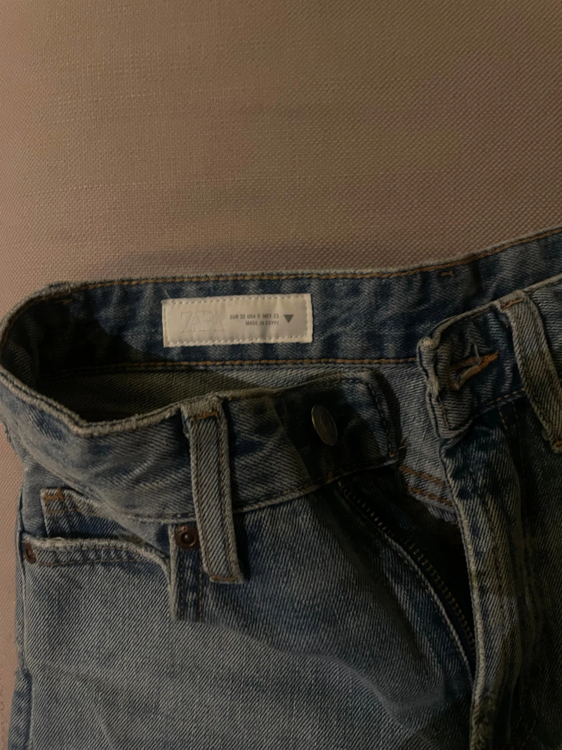 Blå ripped jeans från Zara - 2