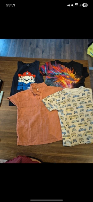 Klädpaket storlek 116 - 3 st tshirt, 1 st linne. Storlek 116 