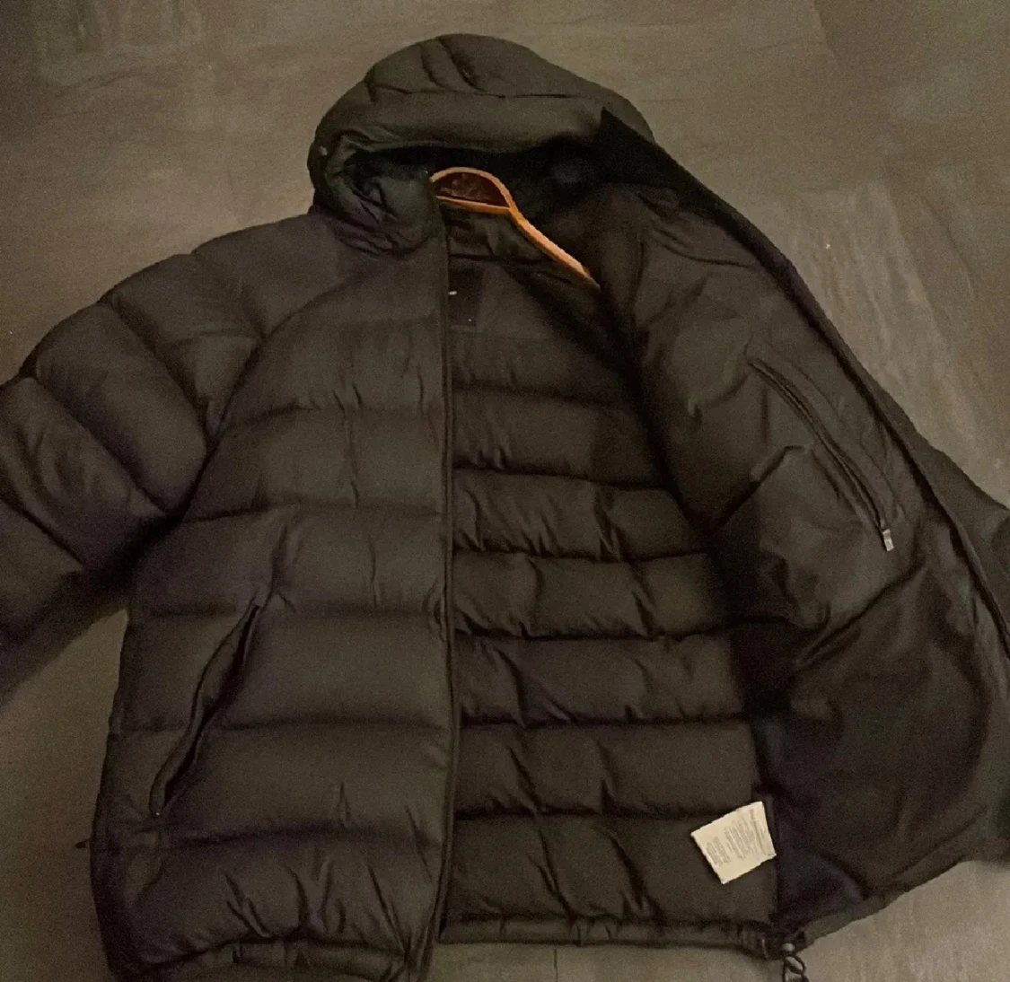 Svart dunjacka Peak Performance - 1