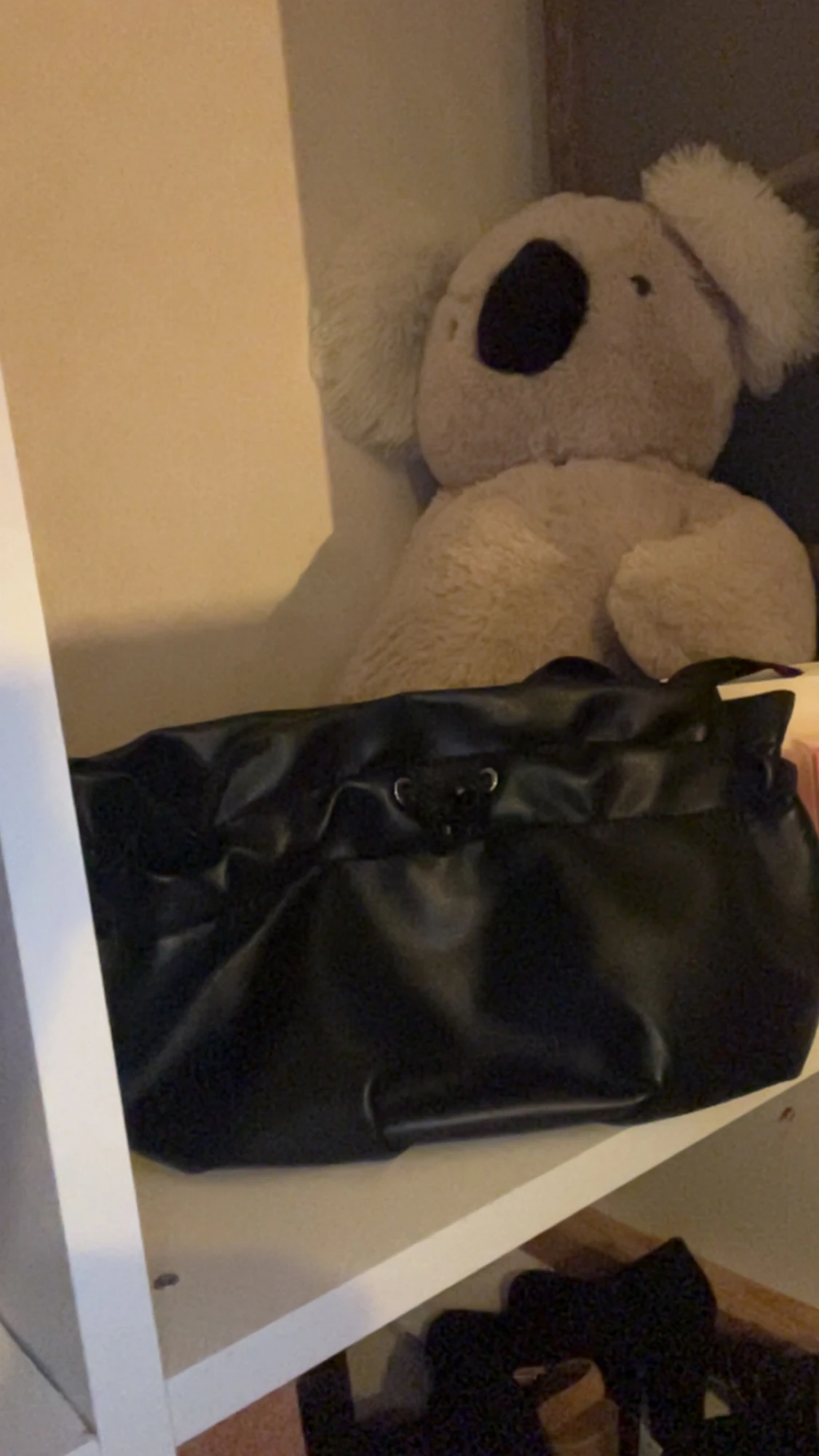 Svart handväska i skinnimitation