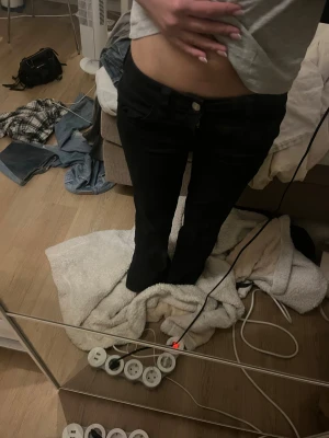 Svarta bootcut jeans från weekday  - I storlek 28/30 passar mig som är 162💞