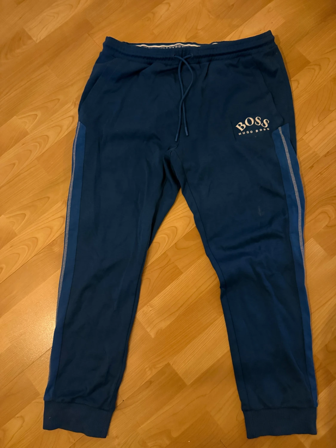 Blå mjukisbyxor från Hugo Boss