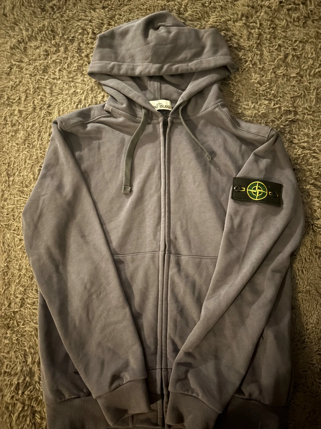 Grå hoodie från Stone Island