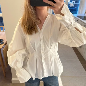 Dagmar skjorta - Så fin från dagmar med indragen midja! Känns så lyxig🩷🩷🙌🏻