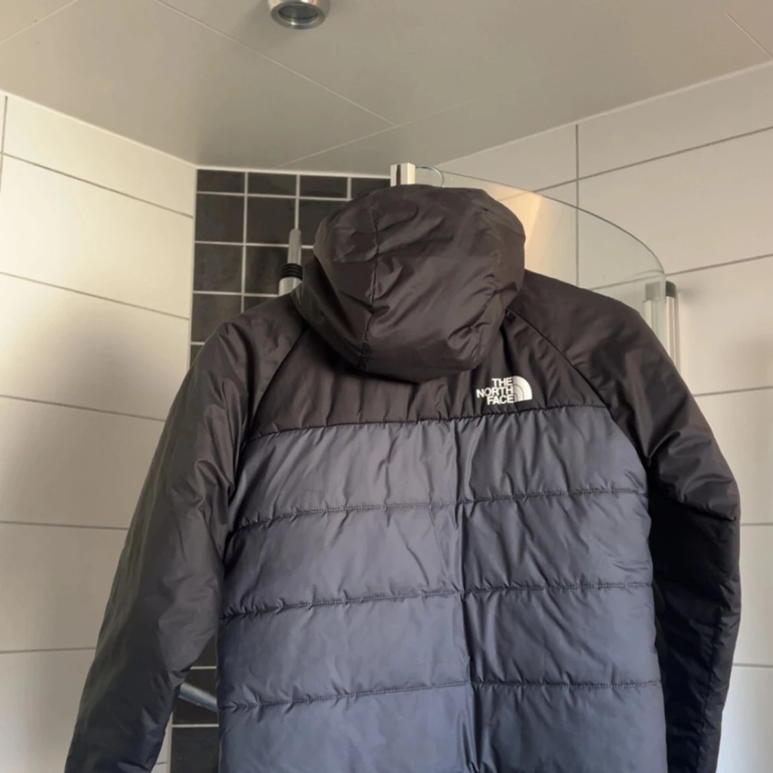 Svart pufferjacka från The North Face - 1