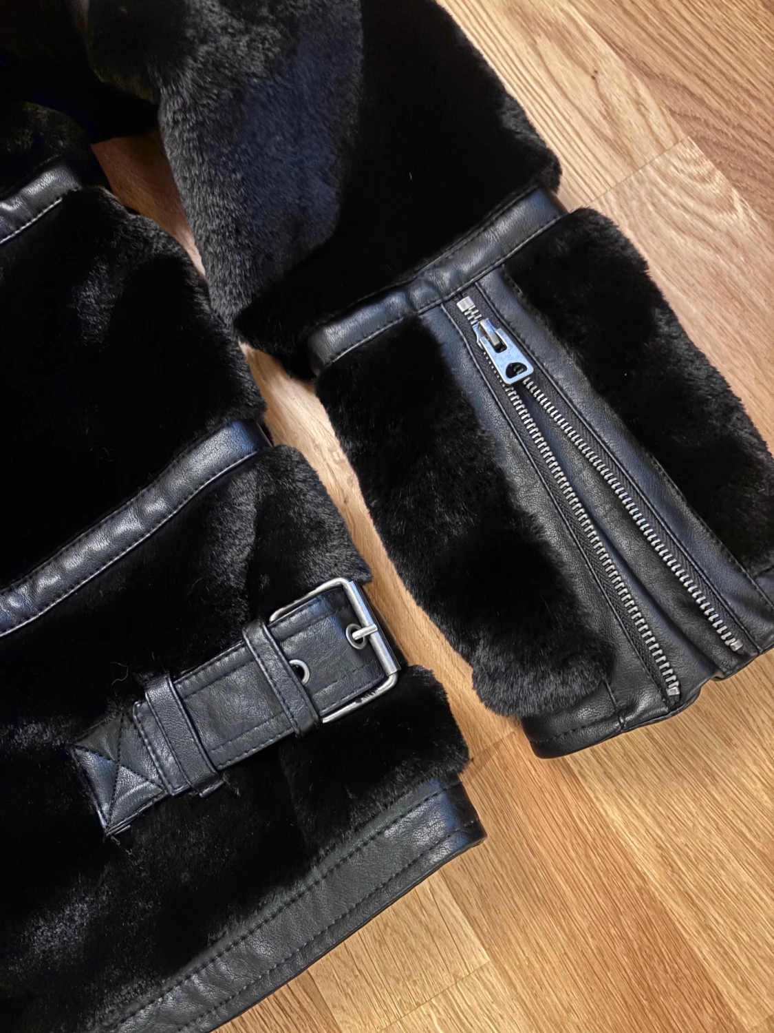 Svart pälsjacka från Vero Moda - 3