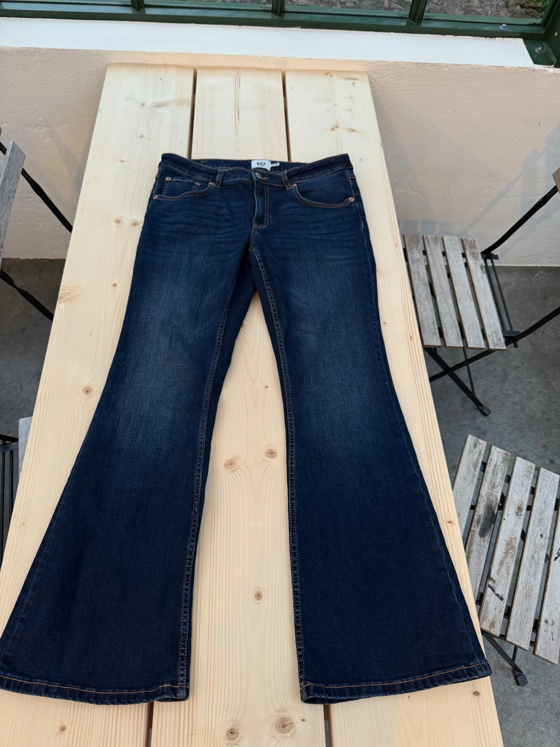 Mörkblå bootcut jeans från 157
