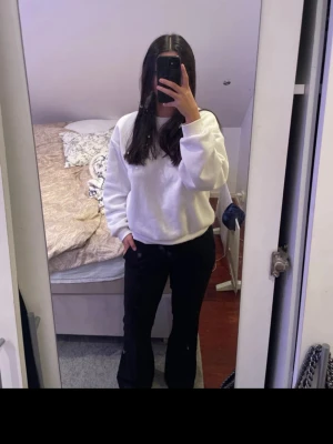 Low waist Kostymbyxor ifrån Nelly - Säljer dessa kostym byxor ifrån Nelly. Säljer dessa då jag råka köpa två par .