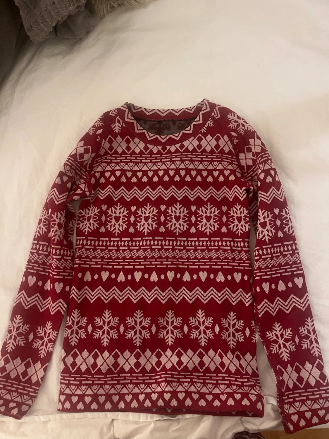 Röd jultröja med snöflingor