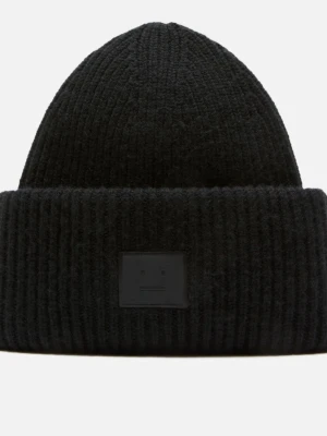 Svart ribbad mössa Acne Studios - Säljer en svart ribbstickad mössa från Acne Studios med den klassiska ansiktsloggan framtill. Mössan är i mjuk ull och har en bred uppvikt kant. Perfekt accessoar och enkel att matcha till allt.