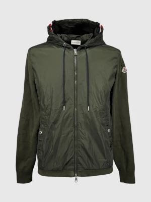 Moncler hooded cardigan jacka - | Säljer en Moncler cardigan jacka i riktigt bra använt skick | Storlek: Medium | Hör av dig vid frågor eller funderingar
