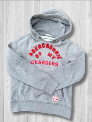 Abercrombie & fitch vintage - Som ny. Storleken är XL i barn storlek, så den är som en XS. Passar dig runt 165-175.