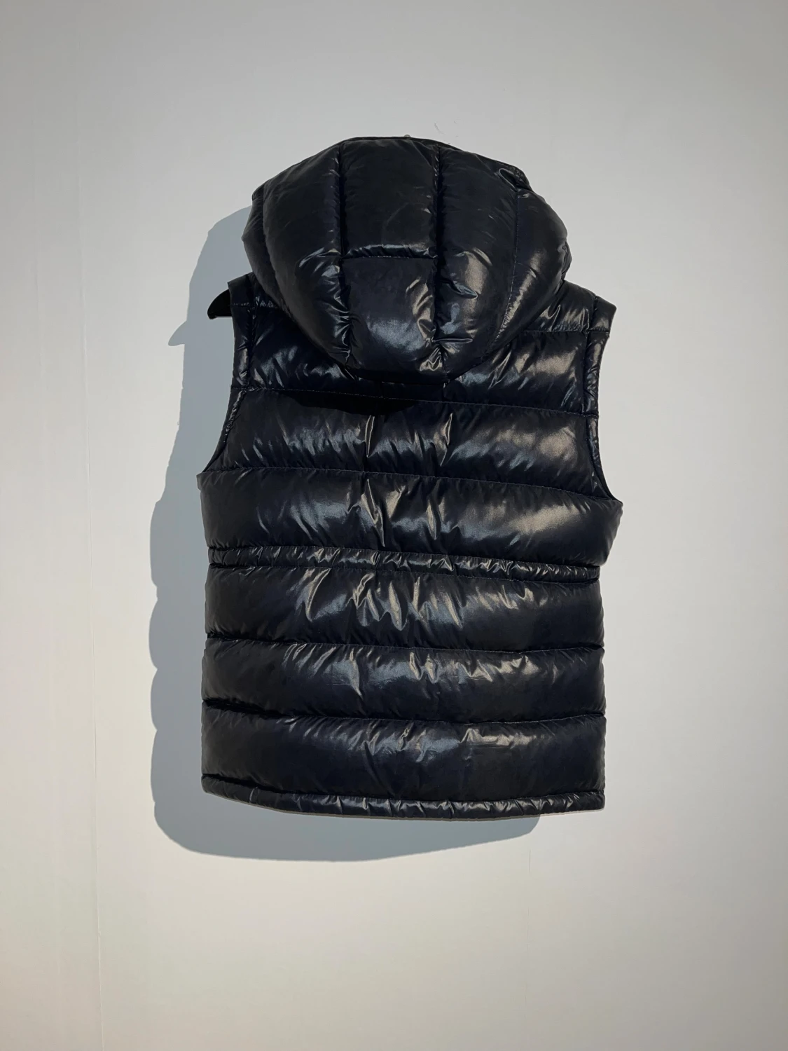 Mörkblå dunväst från Moncler - 1