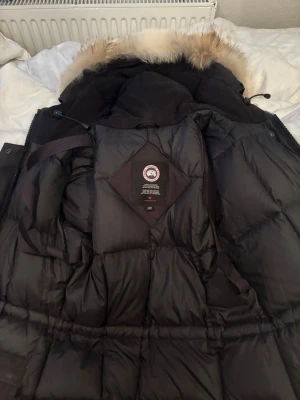 Canada gose jacks - Jätte fin jacka havet 2 år har bytt stil så använder aldrig 
