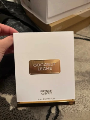 Coconut Leche Eau de Parfum - Helt ny, bara testad 2-3 gånger. Jättefin men tyvärr inte min personliga smak. 