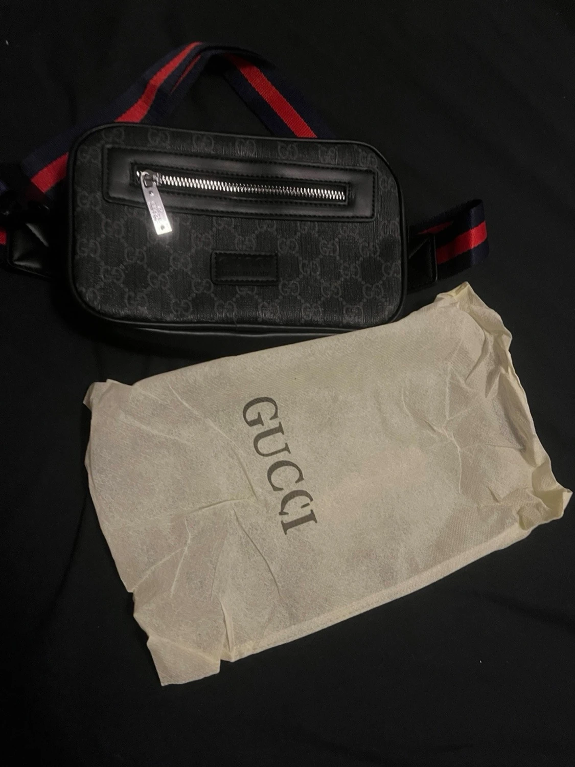 Svart  axelväska med GG-mönster