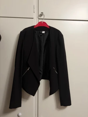 Kavaj/kofta - Tunn kort kavaj/finare kosta 