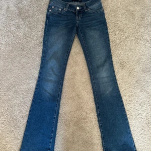 Blå bootcut jeans från G.Rise - perfekta lågmidjade bootcut jeans från grise i storleken s- long. innerbenslängden är 89 cm och midjemåttet 36 cm.💓 knappt använda pga för små