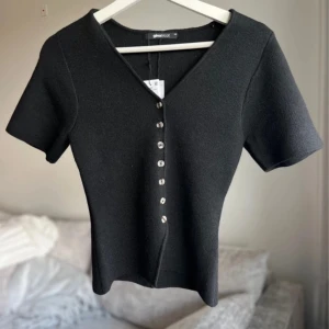 As snygg tröja - Viral tröja, säljer denna för den är för liten för mig, var så taggad på och sätta på denna!! Helt ny. Ny pris 499kr