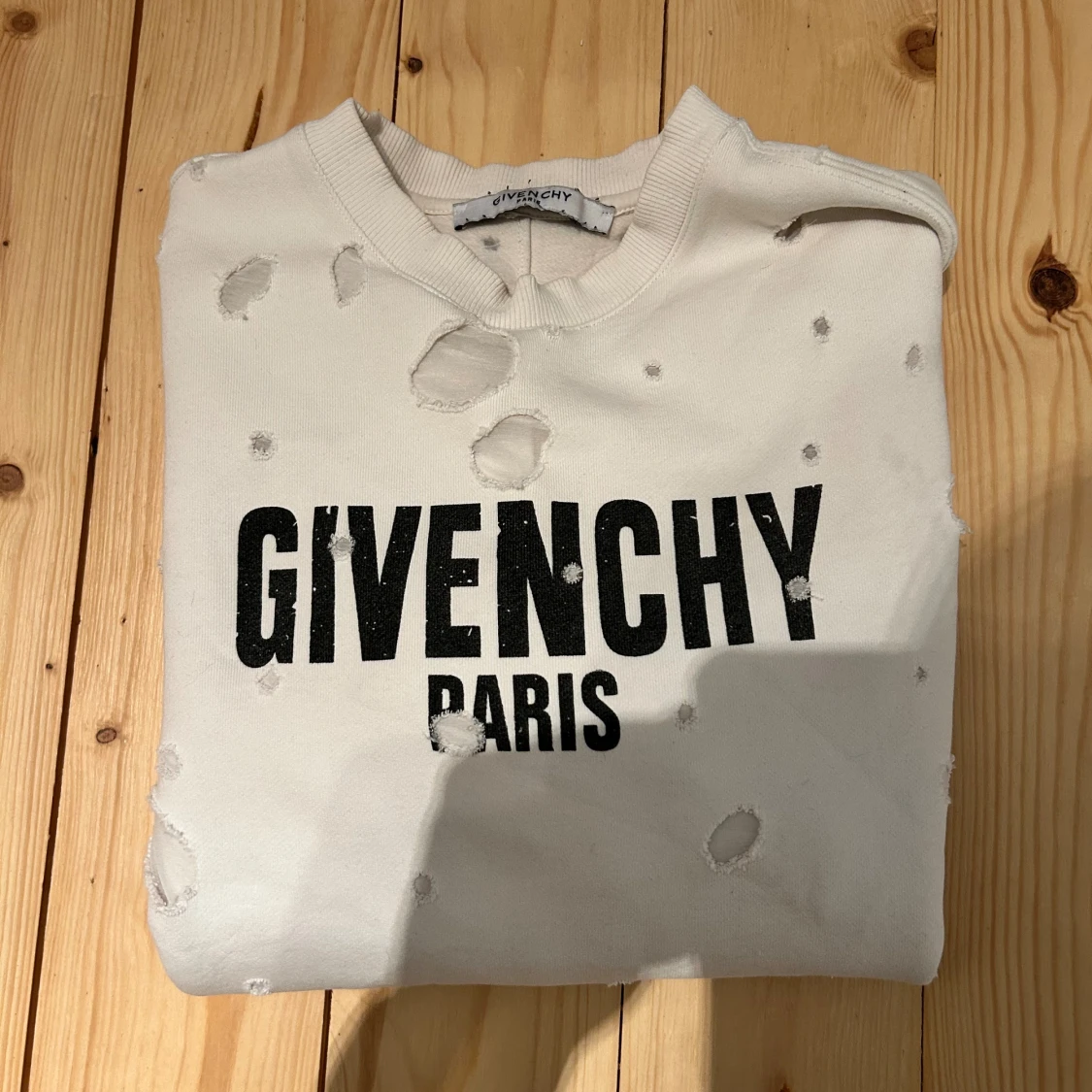 Vit Givenchy sweatshirt med hål - 3