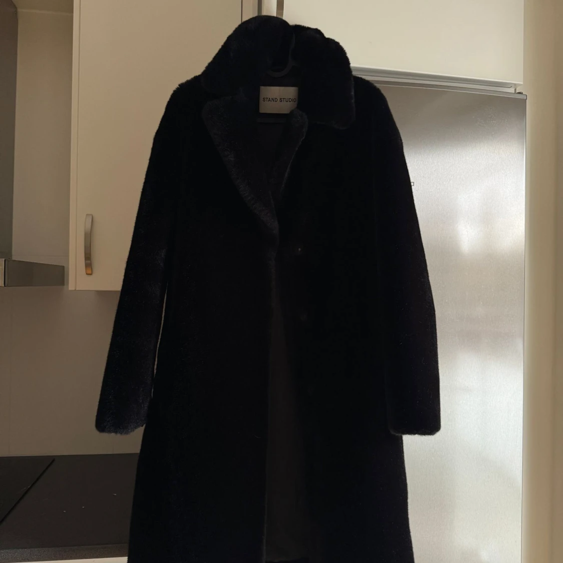 Svart pälsjacka från Stand Studio - 1