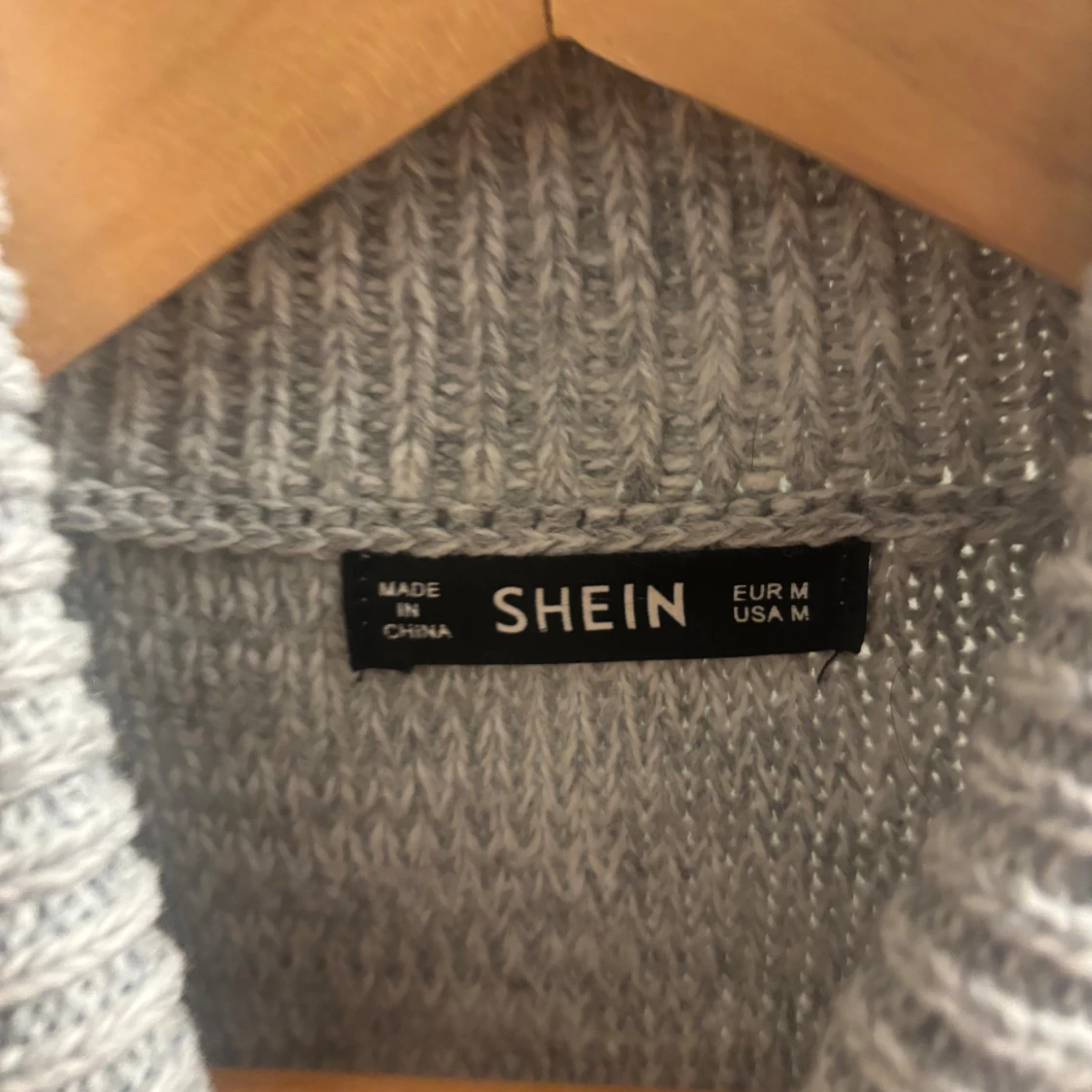 Grå polotröja från SHEIN - 1