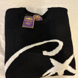 Black knitted sweater - Elegant black knit sweater with white star and swirl details. Super soft and warm — perfect for autumn and winter outfits!                                                                                                                         Cc.                                                                                                                                                                                                                                                              