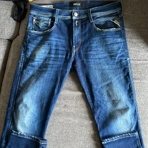 Replay jeans  - Säljer ett par blåa replay jeans i mycket bra skick. Ganska mjuka i materialet. 