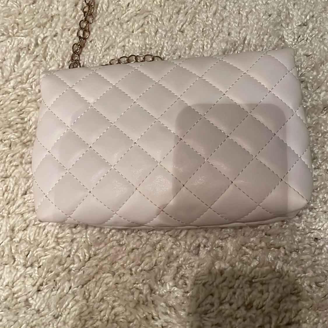 Vit quiltad axelväska med kedja - 2