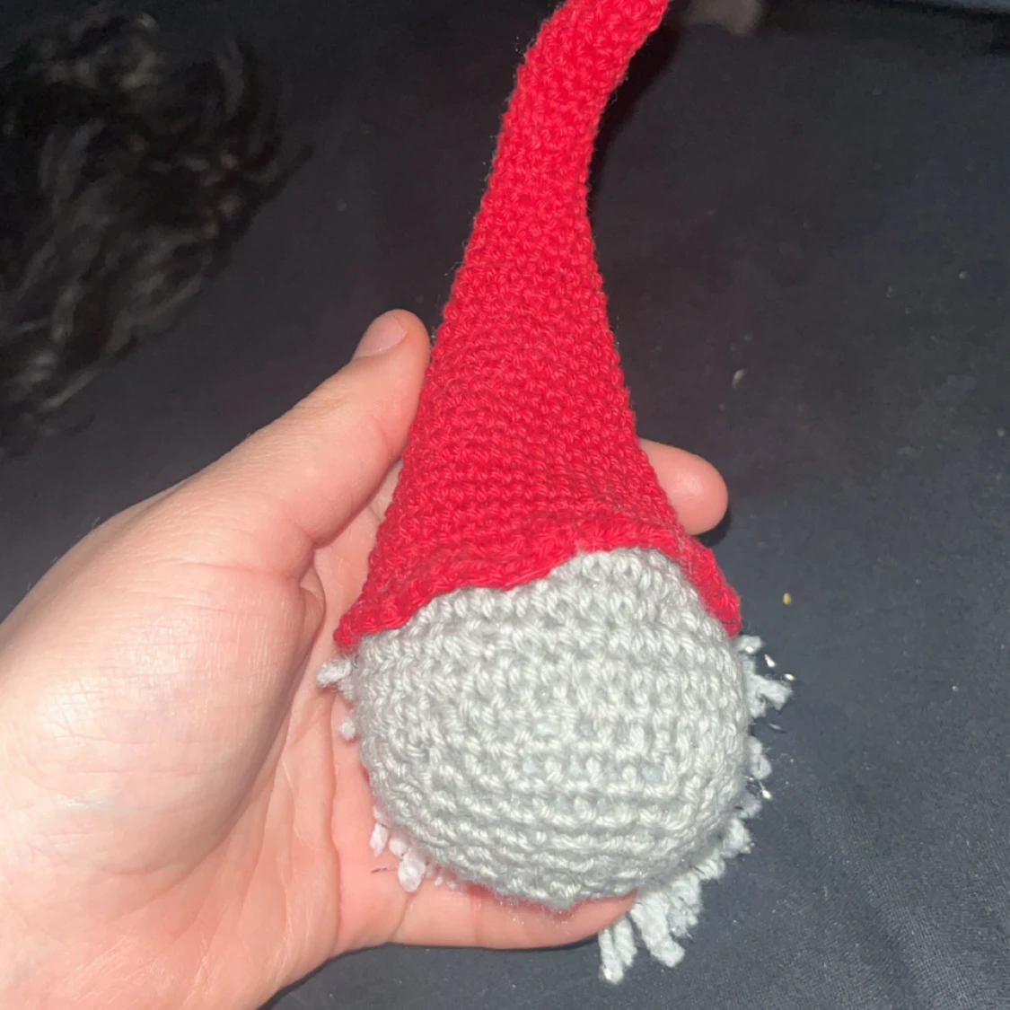 Röd virkad tomteluva till dekoration - 2