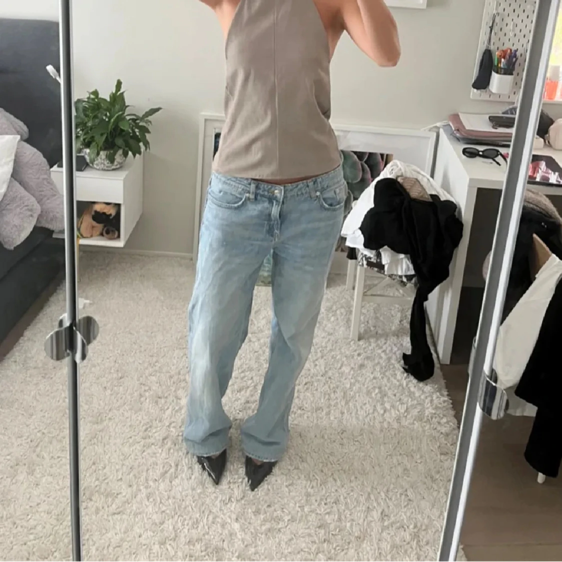 Ljusblå jeans med låg midja