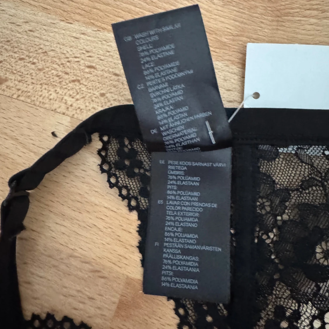 Ny. Svart spetsig suspender belt från H&M - 2
