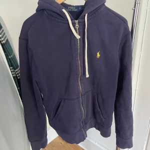 Polo Ralph lauren - Väl använd men i väldigt fint skick. Inga som helst defekter.