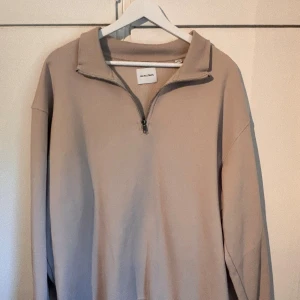 Jack & Jones tröja  - Säljer en fin tröja från Jack & Jones. Knappt använd och inga defekter. 