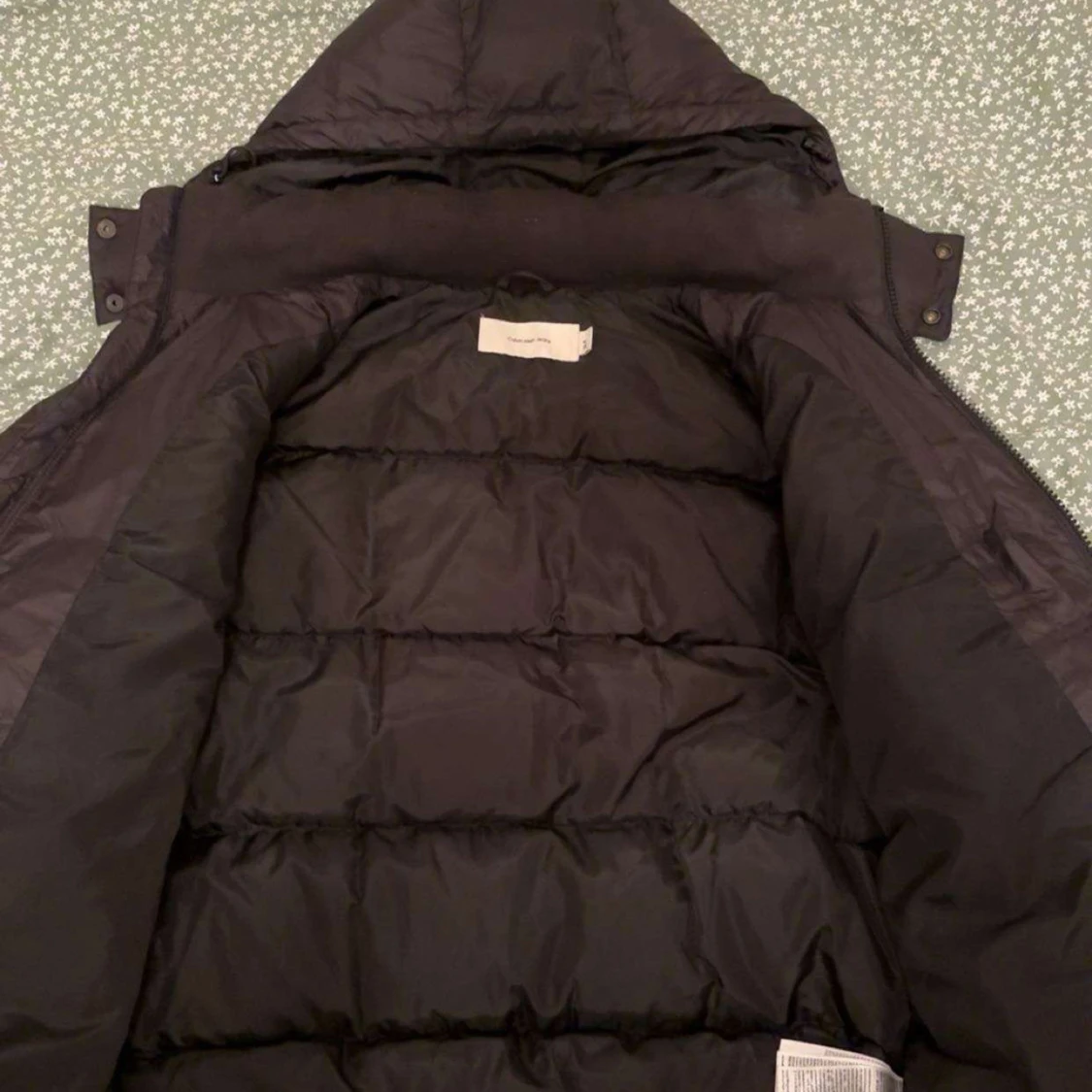 Svart pufferjacka från Calvin Klein - 3