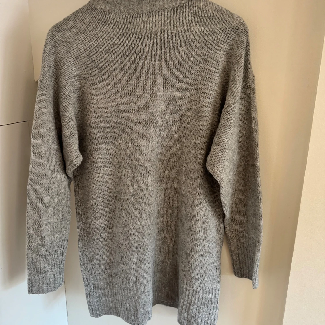 Grå stickad tröja från The Black Label - 1