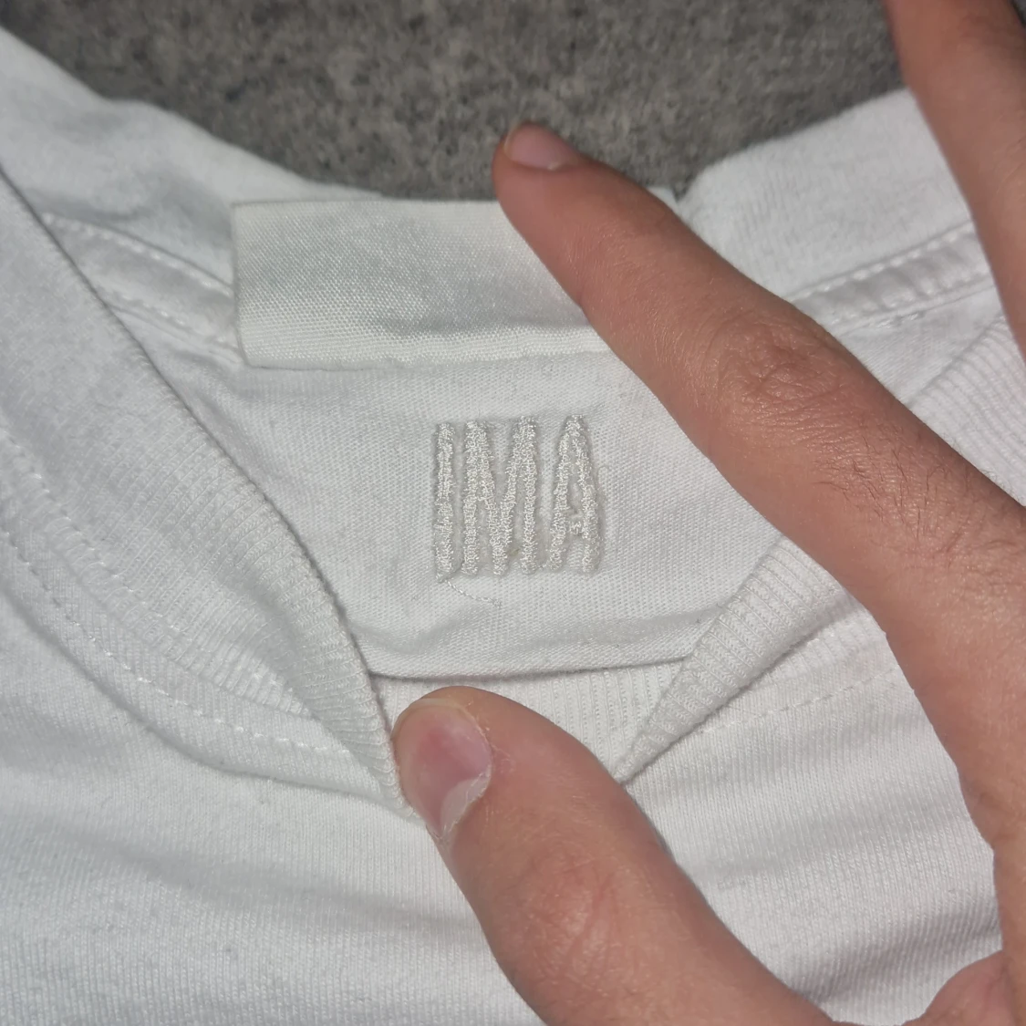 Vit t-shirt från Ami - 2