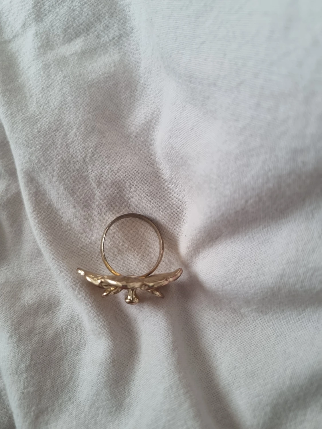 Guldig blomformad statementring - 2