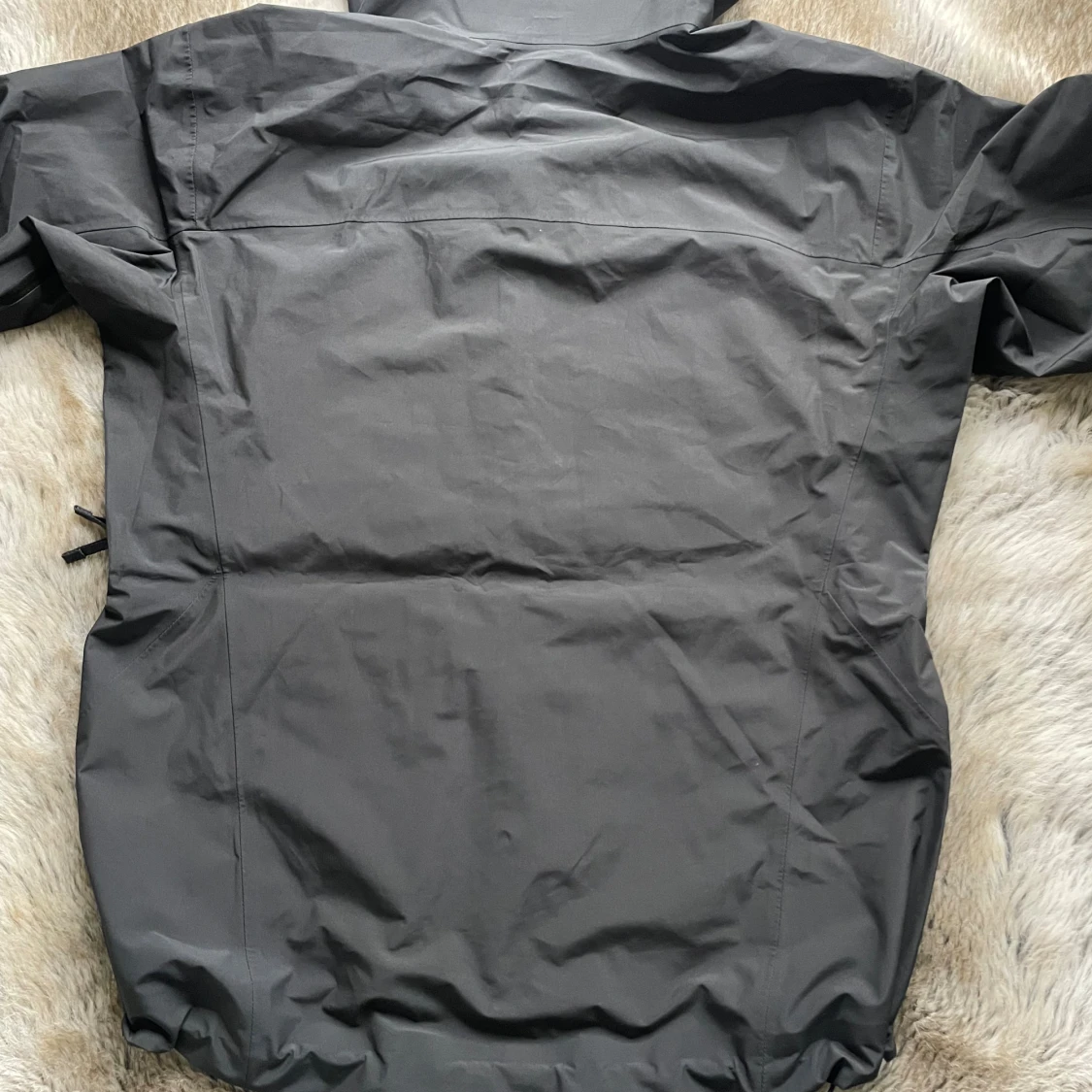 Svart Arc'teryx Gore-Tex vindjacka - 1
